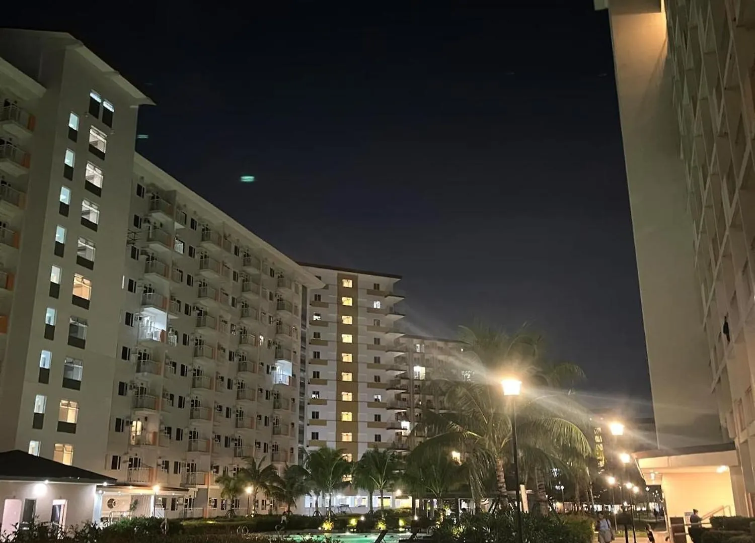 Entire Unit With Wifi And Netflix, Behind Sm Sucat Apartment Manila 0*,  Philippines
