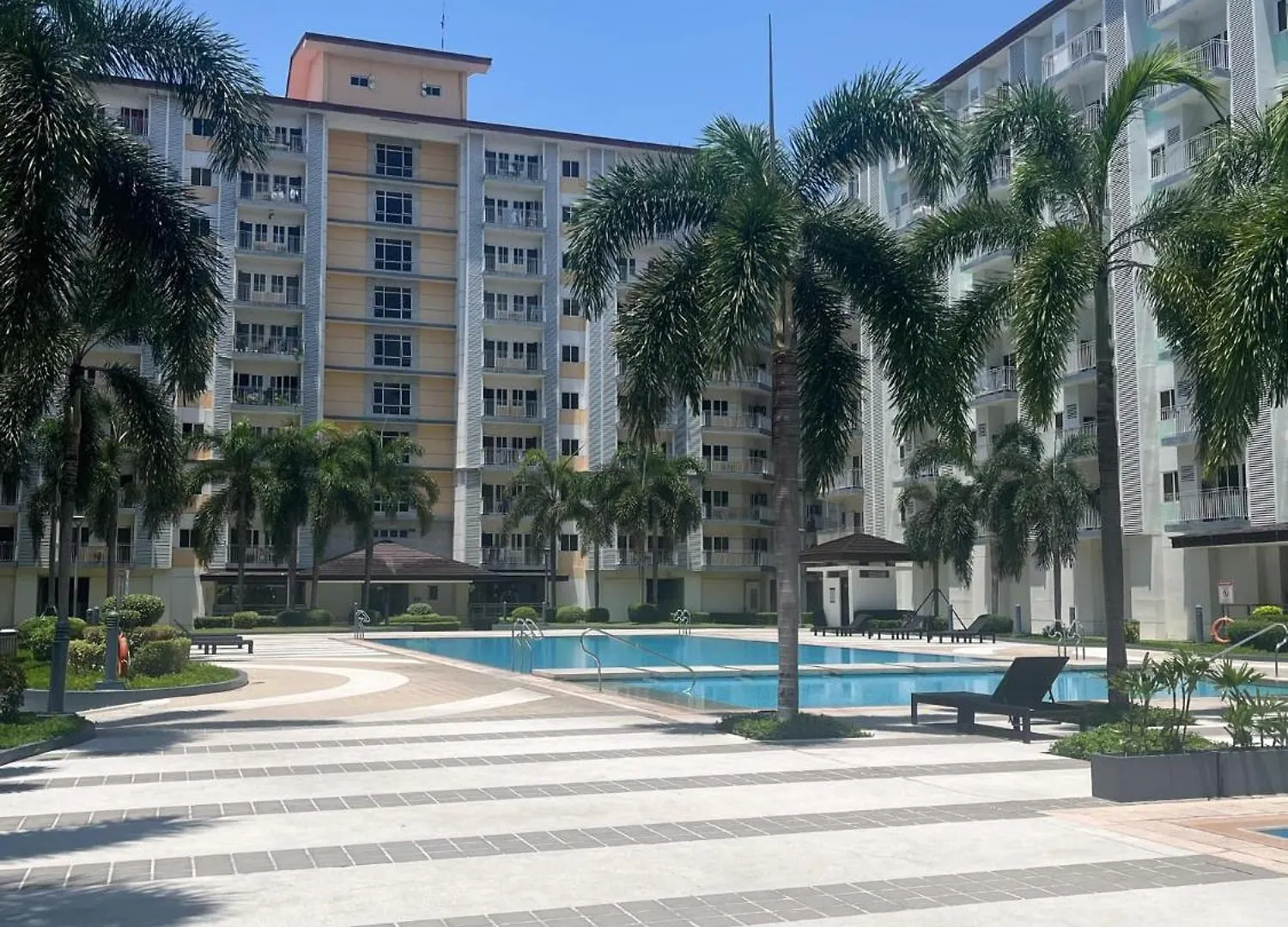 Entire Unit With Wifi And Netflix, Behind Sm Sucat Apartment Manila