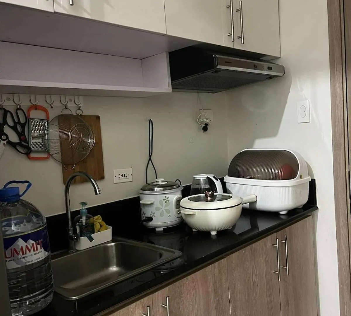 Entire Unit With Wifi And Netflix, Behind Sm Sucat Apartment Manila